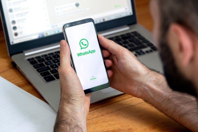 "واتساب" يختبر ميزة لتحويل الكلام إلى رسائل نصية دون اتصال بالإنترنت
