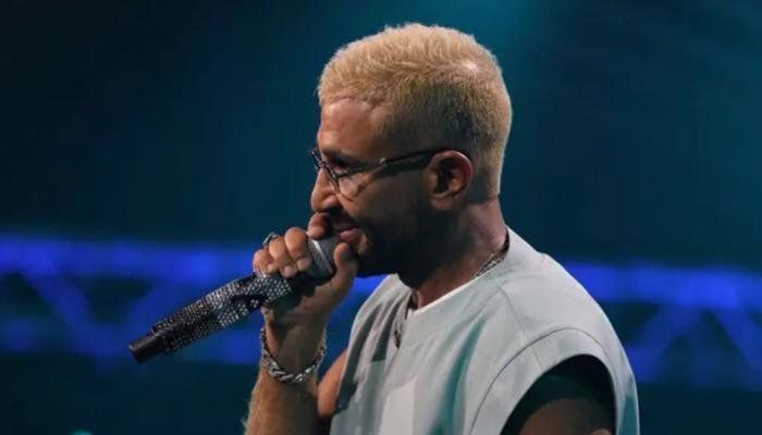 شاهد .. أحمد سعد يفاجئ جمهور أبوظبي بأغنية لكاظم الساهر.. «أنا مش بتاع حزن»