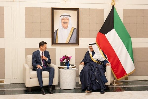 ممثل صاحب السمو يبحث مع الشريك والرئيس التنفيذي المشارك لشركة «KKR» فرص التعاون الاستثماري