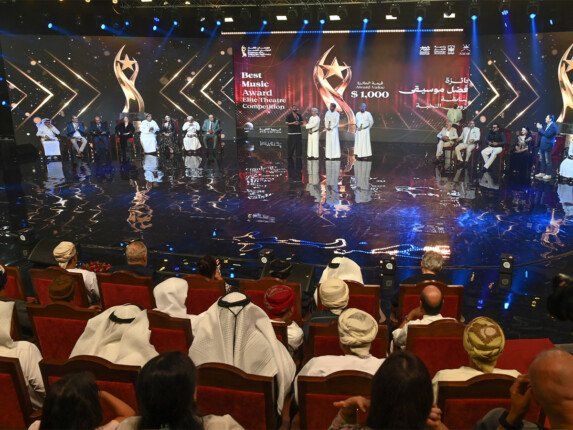 شاهد .. ختام مهرجان ظفار الدولي للمسرح بتتويج الفائزين بعد 9 أيام من العروض