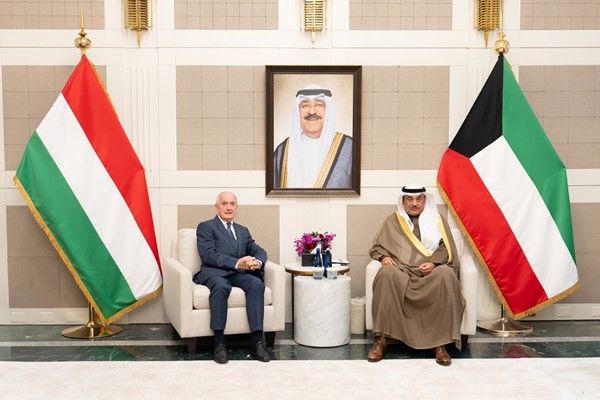 ممثل الأمير يبحث مع رئيس هنغاريا سبل تطوير العلاقات الثنائية