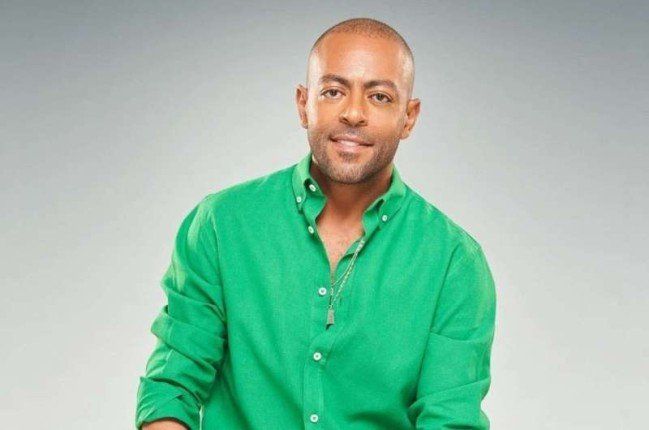 شاهد .. تامر عاشور يحيي حفلاً غنائياً في أبوظبي ويقدم باقة من أبرز أغاني ألبومه الجديد “مراية الحب”