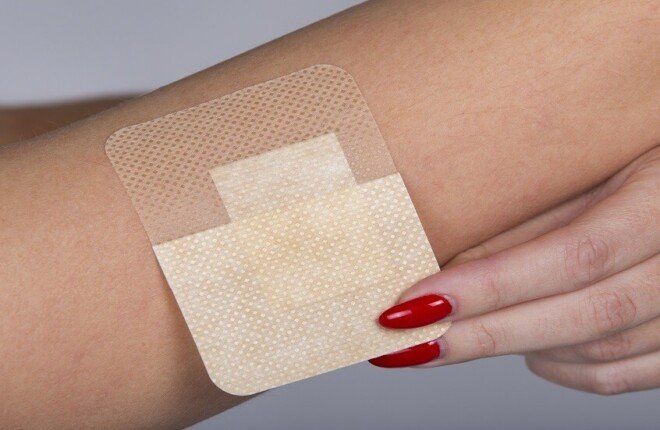 ابتكار ضمادة من الزيوليت لوقف النزيف بسرعة وتقليل مخاطر الحروق