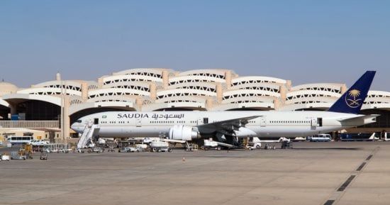 عضو مجلس الشورى اليمني لطفي نعمان يقدم التعازي في وفاة المضيفة المصرية عزة رمزي