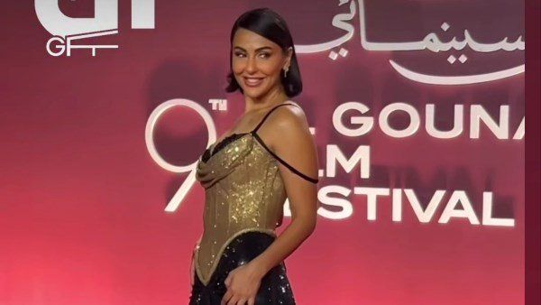شاهد .. ميس حمدان بإطلالة بالأسود والذهبي في مهرجان الجونة السينمائي