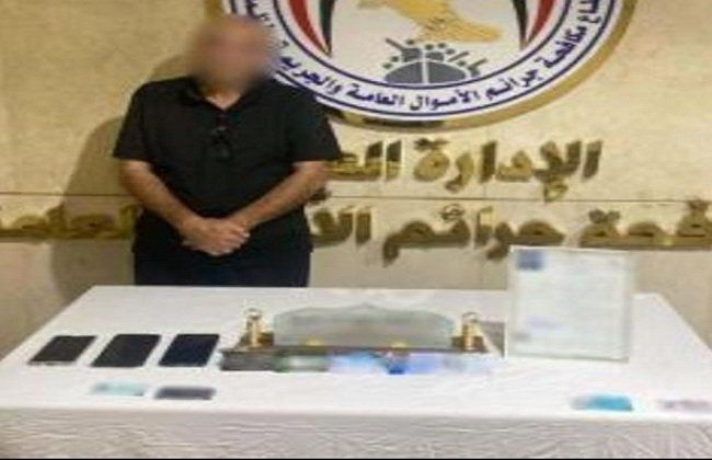 شاهد .. التحقيق مع منتحل صفة طبيب نفسي في عابدين بتهمة غسل 10 ملايين جنيه