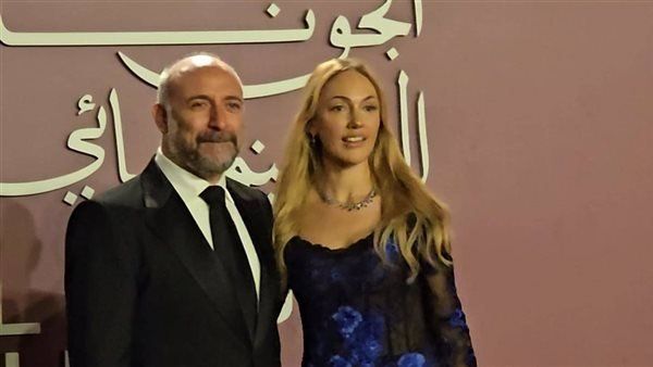 شاهد .. نجما «حريم السلطان» يخطفان الأنظار في مصر