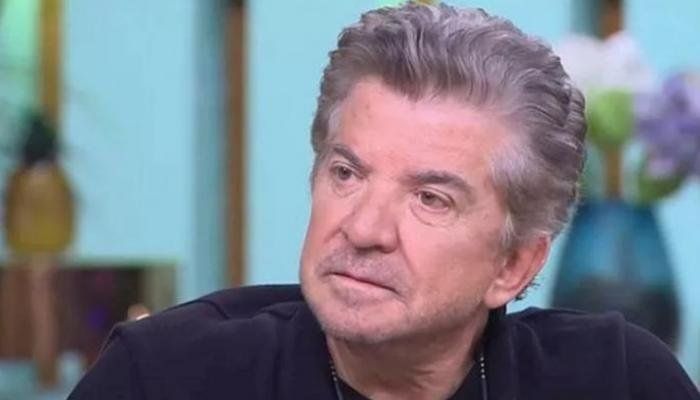 شاهد .. وليد توفيق يستعيد ذكريات «انزل يا جميل».. ماذا طلبت آثار الحكيم قبل أن يمسك يدها؟