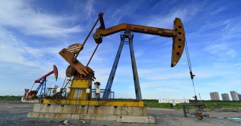 تراجع أسعار النفط بفعل انحسار مخاوف اضطرابات الإمدادات في الشرق الأوسط