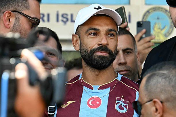 شاهد .. إقبال جماهيري كبير على منتجات محمد صلاح في طرابزون مع تجهيز شحنات جديدة