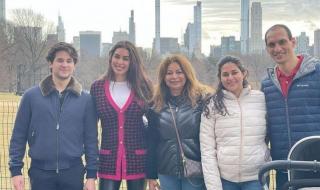 من سكان القمر – ياسمين صبري تنشر صورة مع أسرتها .. شاهد