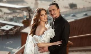 بالفيديو – دنيا عبد العزيز بتعزمك علي فرحها .. مين قال جي