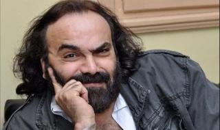 شاهد .. نقل نادر أبو الليف إلى المستشفى بعد تعرضه لأزمة قلبية وهذه حالته الصحية حالياً