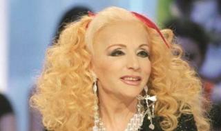 شاهد .. صورة نادرة للشحرورة صباح لحظة ولادة إبنها