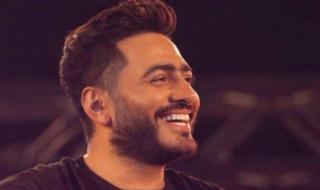 شاهد .. تامر حسني يسافر إلى إسبانيا.. وهذا سبب الزيارة