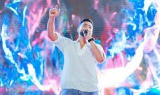 حمادة هلال يختتم حفلات صيف الإسكندرية مع طلاب تربية رياضية