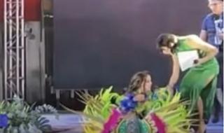 بالفيديو – ملكة جمال اتكهربت علي المسرح