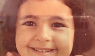 شاهد .. نجمة شهيرة وممثلة من الصف الأول..لن تصدقوا من هي هذه الطفلة