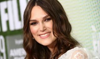 شاهد .. بالصور - إطلالات كيرا نايتلي في مدينة نيويورك ملهمة لكل من تعشق الموضة