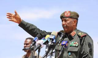 البرهان يجدد دعم القوات المسلحةالكامل لعمليةالانتقال السياسي وحفظ الأمن