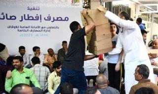موائد الرحمن في الكويت تتجلى فيها أجمل صور الألفة والتراحم في شهر الخير