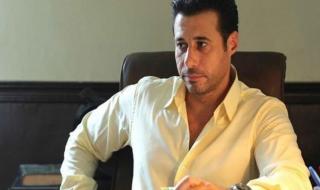 شاهد .. صورة لـ أحمد السعدني وهو طفل مع والده