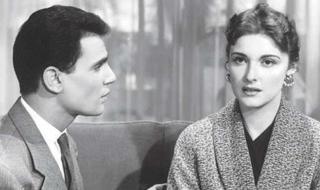 شاهد .. مريم فخر الدين رفضت تقبيل عبد الحليم حافظ بسبب رائحة فهمه الكريهة.. هذه تفاصيل القصة