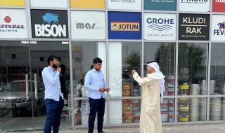 بلدية مدينة أبوظبي تحذّر من إسكان العمال في المواقع الإنشائية