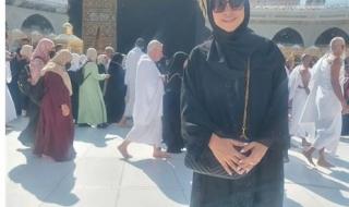 بعد الطلاق .. إنجي علاء راحت العمرة تكفر ذنوبها