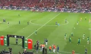 لاعبو الأهلي والزمالك يجرون عمليات الإحماء قبل نهائي كأس مصر