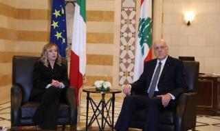 شاهد .. قبلات محرجة لرئيس وزراء لبنان في استقبال نظيرته الإيطالية (فيديو)