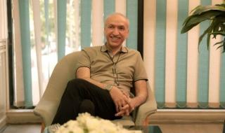 شاهد .. سالم الهندي يزور مكتب مجموعة روتانا في القاهرة للاطلاع على سير العمل عن قرب