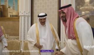 في قصر منى بمكة المكرمة.. شاهد ردة فعل ولي العهد عندما وجد شقيقه الأكبر يقف أمامه في صفوف المهنئين بعيد الأضحى