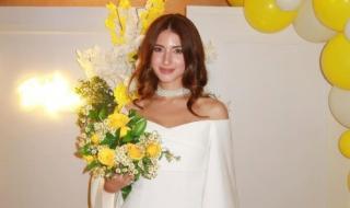 شاهد .. فيديو مؤثر.. شيرين بيوتي تغادر منزل عائلتها للمرة الأخيرة قبل حفل زفافها