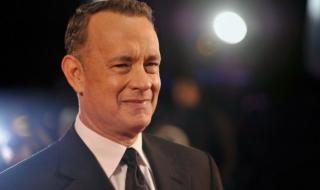 شاهد .. السينما تحتفل برجلها الطيب.. توم هانكس يبلغ 68 عامًا ولا يزال يُلهم