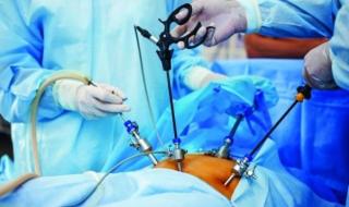 شاهد .. بعد العملية الجراحية الخطيرة.. هذه حالة الممثل المصري