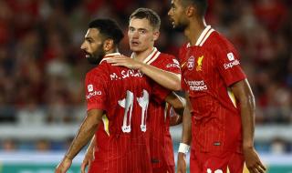 ليفربول يكشف عن قمصان شركة الملابس الجديدة بمشاركة صلاح