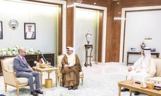 وزير الديوان الأميري ورئيس ديوان ولي العهد استقبلا 4 سفراء