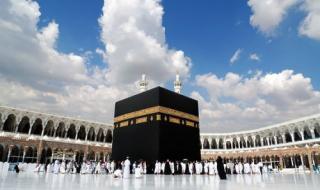 ابتداءً من اليوم.. السعودية تحذر القادمين لأداء مناسك العمرة من إصطحاب هذه المواد ومن يخالف سيتم إعادته من المنفذ أو المطار