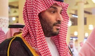 لقطة للتاريخ.. شاهد ماذا فعل ولي العهد السعودي أثناء مشاركته في صلاة الميت على مفتي المملكة