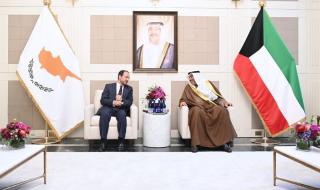 ممثل صاحب السمو يبحث مع الرئيس القبرصي تطوير العلاقات الثنائية