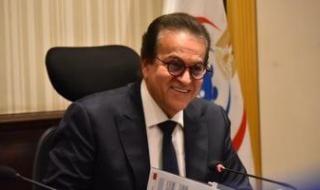 خالد عبدالغفار يتفقد المعرض الطبي المنعقد على هامش ملتقى الصحة بالسعودية