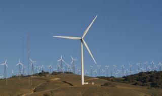 أوراسكوم تدخل مشروعًا استراتيجيًا لطاقة الرياح في السويس