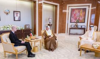 وزير شؤون الديوان الأميري ورئيس ديوان ولي العهد يبحثان التعاون مع سفيري مالطا وماليزيا