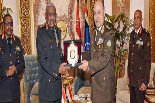 رئيس هيئة الأركان يلتقي رئيس أركان حرب القوات المصرية