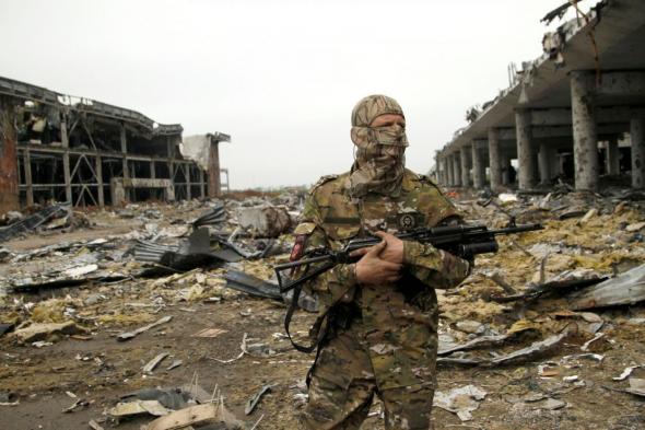 حاكم دونيتسك الأوكراني يستغيث “الوضع صعب والقصف متواصل”