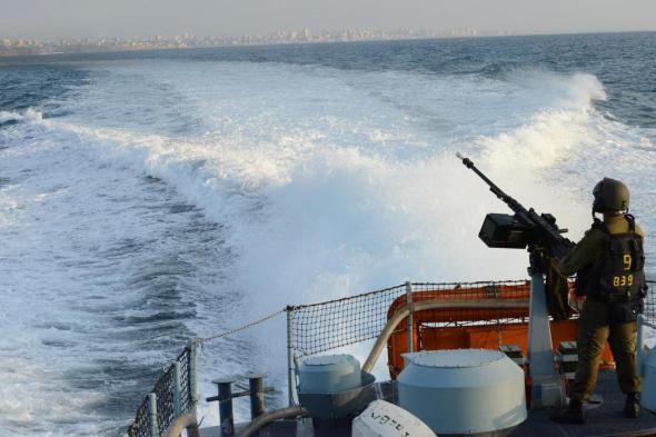 قوات الاحتلال الإسرائيلي تستهدف الصيادين الفلسطينيين في بحر يونس