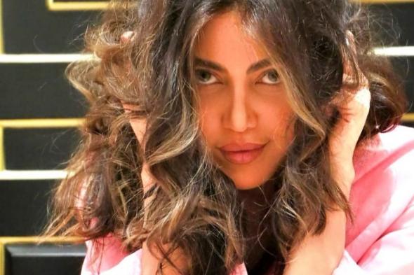 ريهام حجاج تثير اعجاب متابعيها بإطلالة باللون الوردي – شاهد