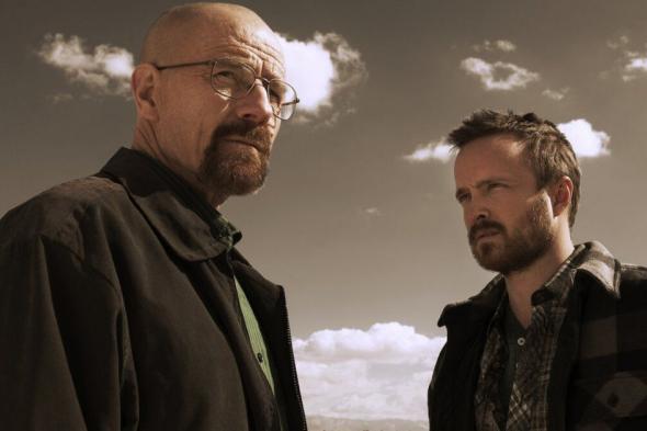 شاهد .. تمثالان لبطلي مسلسل Breaking Bad يثيران غضب الجمهور