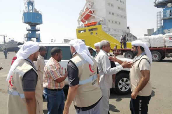 باخرة المساعدات الانسانية الإماراتية تصل ميناء بورتسودان
